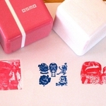 写真や文字を組み合わせてオリジナルスタンプが作れる