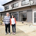 赤穂に移住し、自宅を地域の交流拠点にしようと取り組む江西保夫さん、京子さん夫婦＝赤穂市内
