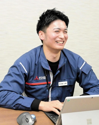 三菱電機赤穂工場の職場改革を中心で担う小林意弘さん＝赤穂市鷆和