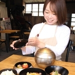 球体のお重に入った玉手箱ランチ＝福崎町山崎
