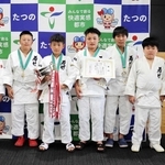 全国大会に出場する龍野若竹会の選手＝たつの市龍野町富永、たつの市役所