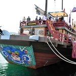 室津港に寄港した朝鮮通信使の船を復元した木造船＝たつの市御津町室津