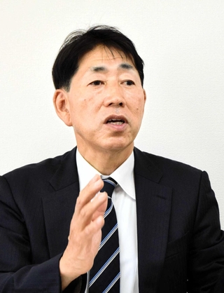 たつの市長選への立候補を表明した田中基康氏＝たつの市内