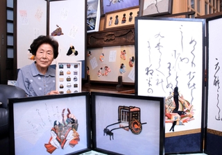 くるみ絵で書の世界観を表現する教山久仁子さん＝神河町山田