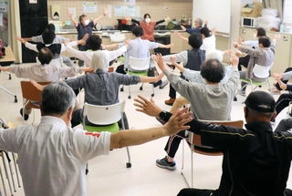 「健健パ」に集う町民ら。健康づくりが社会参加につながる＝上郡町内