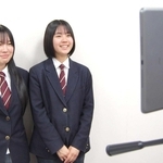 「高校生ＭＩＲＡＩ万博」の出場を前に発表の練習をする磯崎安里沙さん（右）と春名舞花さん＝千種高校