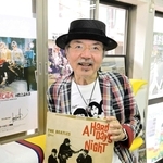 開設１０年目となった「ビートルズ文化博物館」の岡本備館長＝赤穂市加里屋