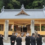 約１４０年ぶりに改築された日吉神社の拝殿＝神河町比延