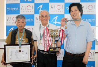 県障害者のじぎくスポーツ大会で活躍した（左から）山田政晴さん、山下壹史さん、能勢啓介さん＝相生市役所