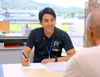 いちかわテラス代表理事を務める地域おこし協力隊員の中野大輝さん＝市川町西川辺