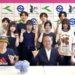大会をサポートする神戸医療未来大学の学生ら＝福崎町高岡