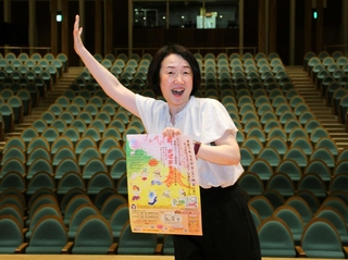 「演劇で故郷を盛り上げたい」と意気込む岩本貴子さん＝市川町西川辺