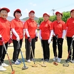 国民スポーツ大会に出場する「元塩グラウンドゴルフ同好会」のメンバー＝赤穂市元塩町