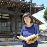 「戦時中のどんなことでも教えてほしい」と話す田中美智子さん＝教願寺
