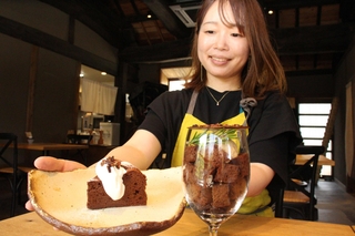 食材にこだわったガトーショコラとカカオパフェ＝福崎町山崎