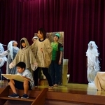 本番に向け、稽古に熱が入る「姫新線物語」の演者ら＝たつの市新宮町新宮