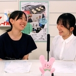 神河町と高雄市の魅力を紹介し合う多田伊織さん（左）と張琬晴さん＝神河町粟賀町
