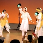 綿毛の一生を表現した「オハイアリイ」＝福崎町福田