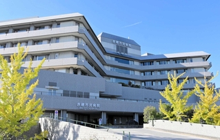 経営形態を見直す方針が示された赤穂市民病院＝赤穂市中広