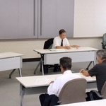 選挙運動の注意点などを伝える立候補予定者説明会＝神河町役場