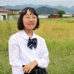 現場で当時を振り返り、「困っている人を助けられる人になりたい」と話す大北泉羽さん＝市川町甘地