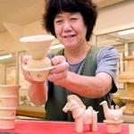 新しく販売されたミュージアムグッズの壺型埴輪＝赤穂市有年楢原