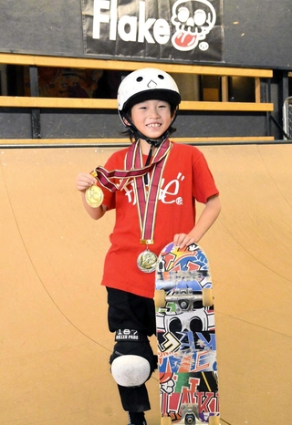 スケートボードの関西地区大会で優勝し、全国大会へ出場する上住颯真さん＝相生市大島町