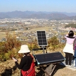 山頂からは田畑や住宅街が望める＝福崎町八千種