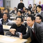 サークルやまびこの解散セミナーに集った教師ら。さらに学びを深めることを誓い合った＝相生市内