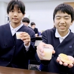 山崎西小学校の６年生が甘酒を使って考案したホットケーキやドリンク＝宍粟市役所