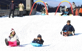 そり遊びが楽しめるキッズパーク＝神河町上小田