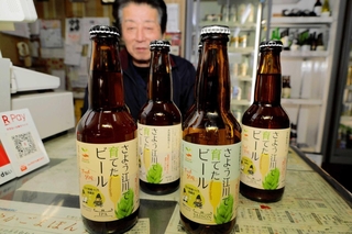 佐用町江川地区で収穫されたホップを使ったクラフトビール＝佐用町佐用、はせがわ