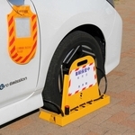 町税の徴収率向上に向け、太子町が導入したタイヤロック（同町提供）