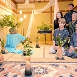 赤穂雲火焼×赤穂緞通×生け花　伝統の美が融合　関西福祉大生・日向さん作品展