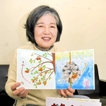 カキを題材にした絵本を自費出版したせさみさん＝赤穂市役所