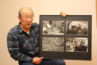 阪神・淡路大震災を忘れないために、被災地を捉えた写真の再公開を決めた林幹雄さん＝神河町山田