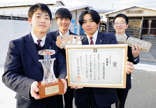 ＳＤＧｓの取り組みで県の最優秀賞を受けた佐用高校の「こっこくらぶ」＝佐用町佐用