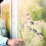 中世の山城をＣＧで再現したパネル。城周辺は木々がなかったことが分かる＝たつの市新宮町宮内