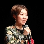子どもの苦しみの背景にあるものを講演でひもとく堀井智帆さん＝相生市文化会館なぎさホール