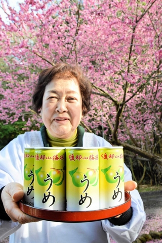 今年の観梅シーズン限りで販売を終了する梅ジュース＝たつの市御津町黒崎