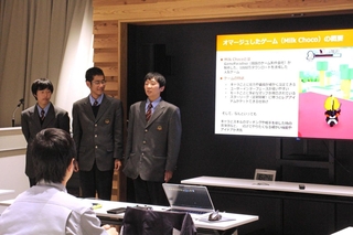 作成したゲームについて紹介する神崎高校の生徒たち＝神河町粟賀町