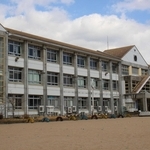 新小学校の校舎となる川辺小学校＝市川町西川辺