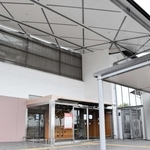 大規模改修を終えた太子町保健福祉会館。外観は外壁の塗り直し以外に変化はない＝太子町老原