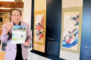 リニューアルが進む施設でサタデーカレッジへの参加を呼びかける安達精治社長＝上郡町山野里