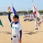 選手宣誓する塩屋野球スポーツ少年団の𠮷田陵馬主将＝赤穂元禄スポーツセンター