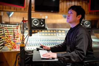 ニューヨークのスタジオで作業に励む西村昂洋さん（本人提供）（ｃ）Ｒｙａｎ　Ｎａｖａ