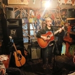 バーの音楽ライブ、相生の夜照らし　客と演者、終演後に思い語り合い　創業25年のBECK524
