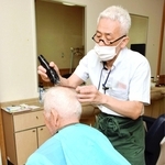 病院で散髪、毎週営業18年　県立リハビリ西播磨病院　入院患者らに感謝され「何よりの励み」