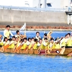 男子で優勝した磯風漕友会＝相生市の相生湾（撮影・中西幸大）