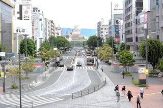路線価が県内で３番目の高さとなった「大手前通り」＝姫路駅前
